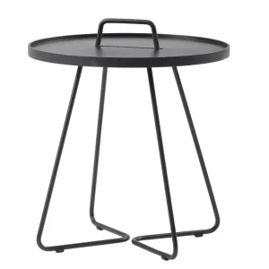 Handla nu On-the-move sidobord - Svart 52 cm från Cane-line- Bra Möbler