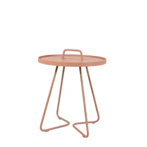 I lager On-the-move sidobord - Mörkrosa 44 cm från Cane-line- Bra Möbler